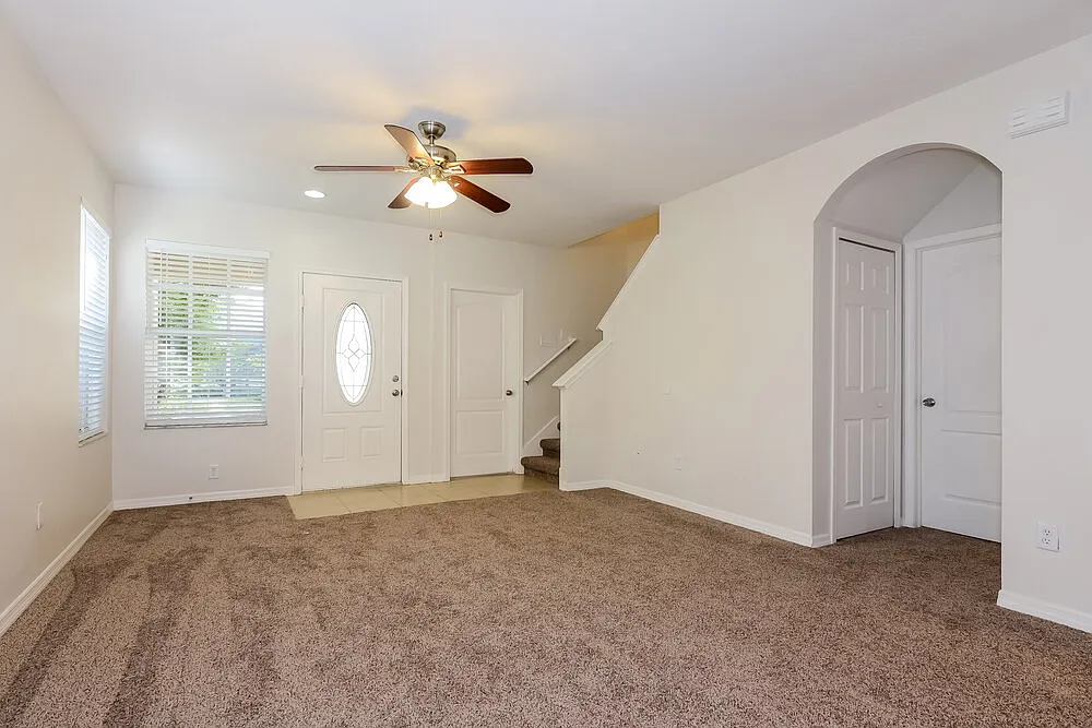 4 bed, 2.5 bath, 1754 sqft, $2,560 — Photo 3