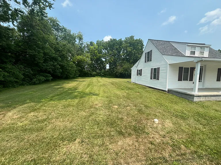 328 Tyrone St — Photo 42