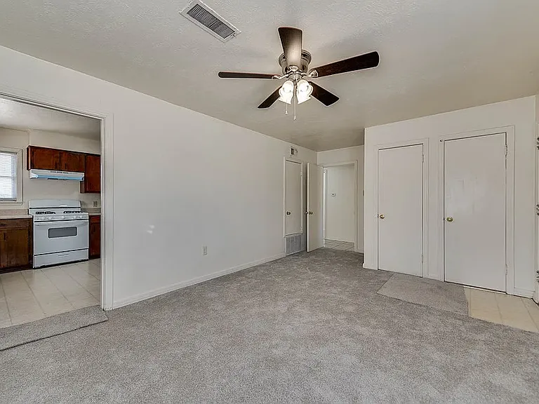 2708 Delano Ave — Photo 5