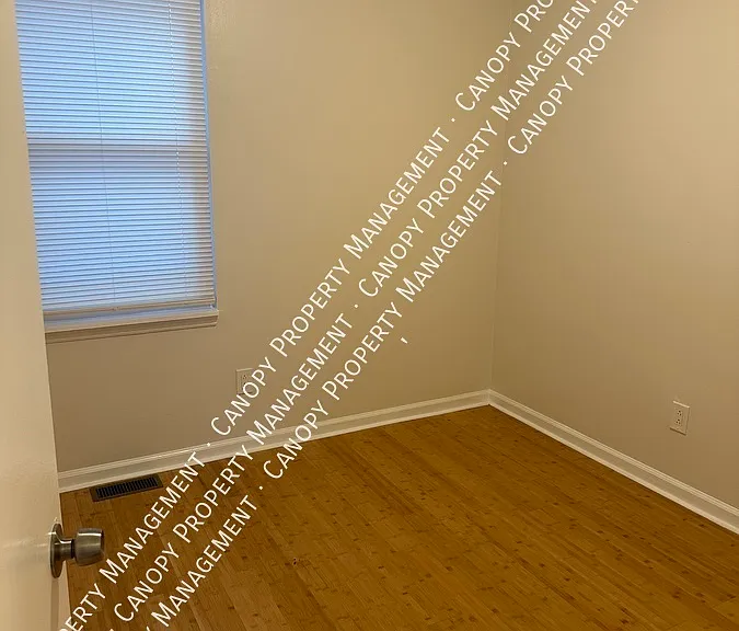 724 Charles Ave — Photo 10