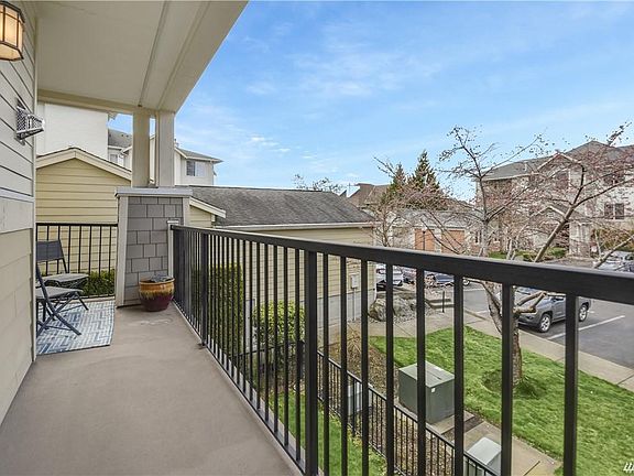 Large west facing covered deck - perfect for BBQ's or sitting with a glass of wine in the evening.