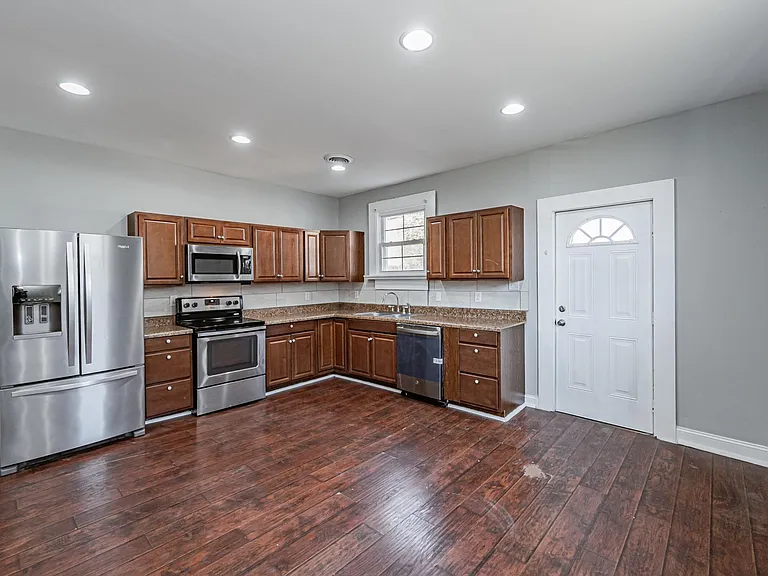 2822 Q St — Photo 24