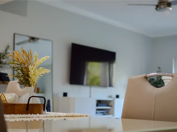 5840 W Sample Rd APT 305, Coral Springs, FL 33067