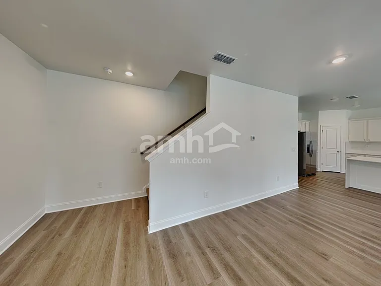 945 Carnelian Ln — Photo 5