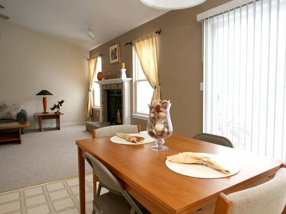 5th image of 85 Bernhardt Dr