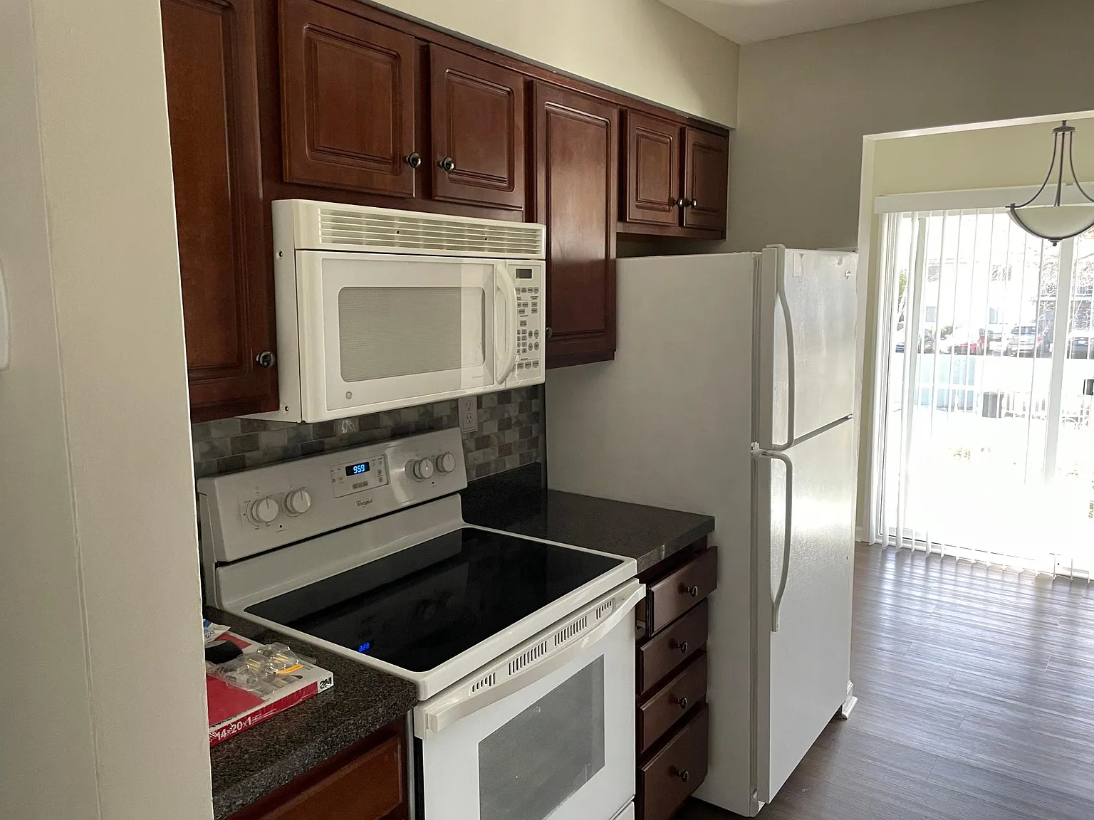 1 bed, 736 sqft, $1,100 — Photo 4