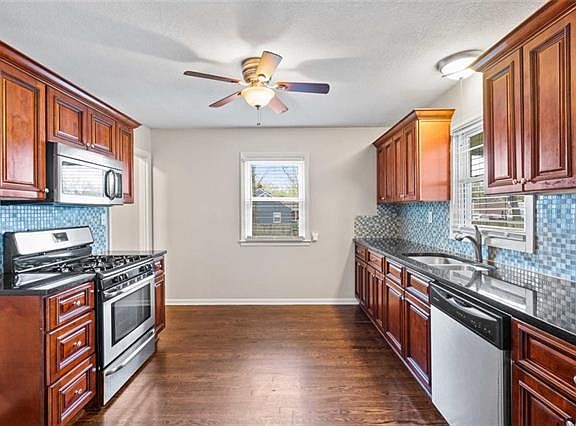 4th image of 8010 Ward Parkway Plz