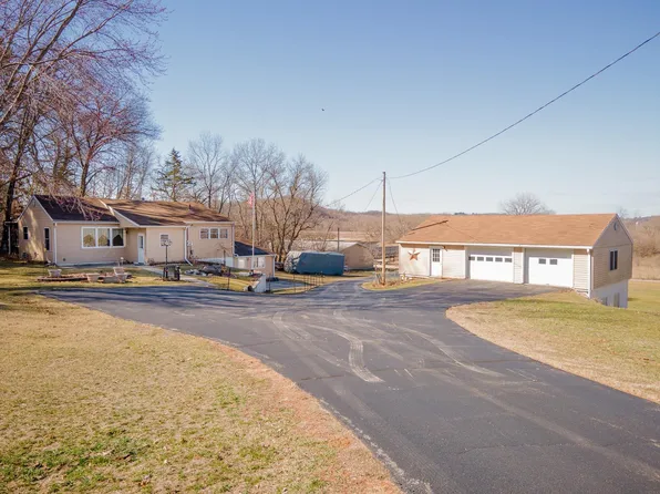 1007 College Dr, Decorah, IA 52101