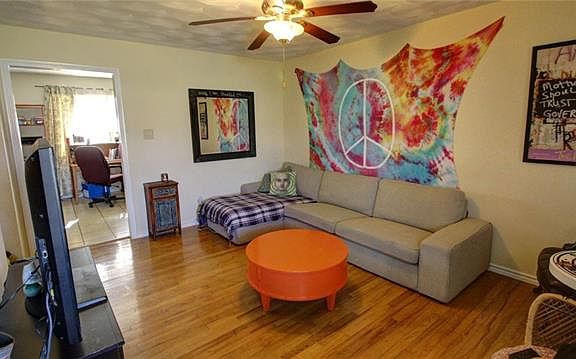 4th image of 414 Lou Ave