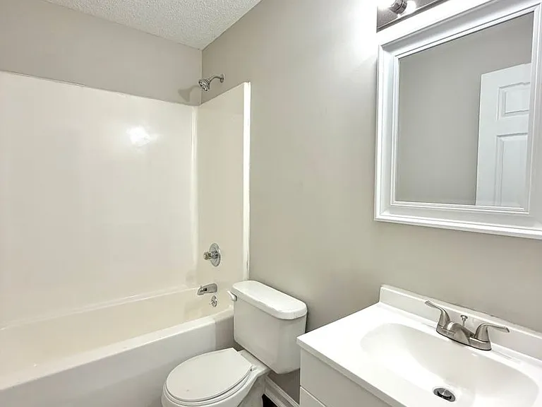 401 Old Glory Ln — Photo 10