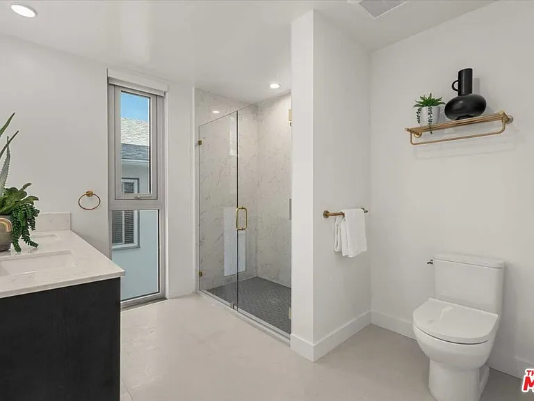 1257 N Sweetzer Ave #202 — Photo 7