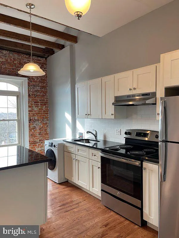 Building Photo - 13 N 4th Ave #14