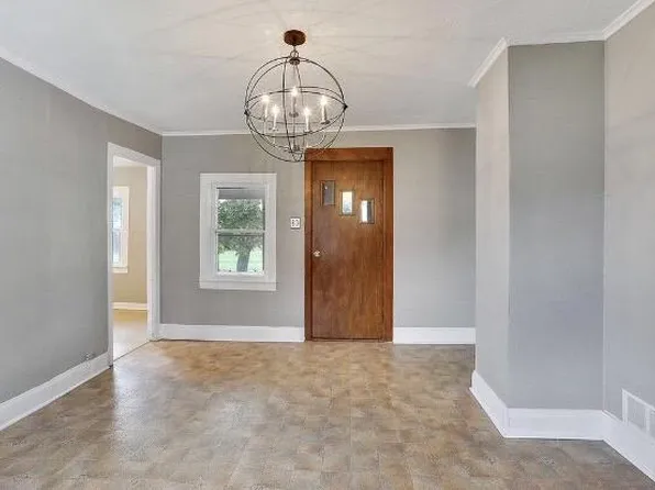 114 S Adams St, De Pere, WI 54115