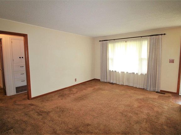 3rd image of 704 W 19th Ave