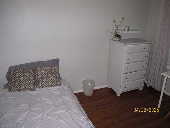 3rd image of 187 E Vista Ave