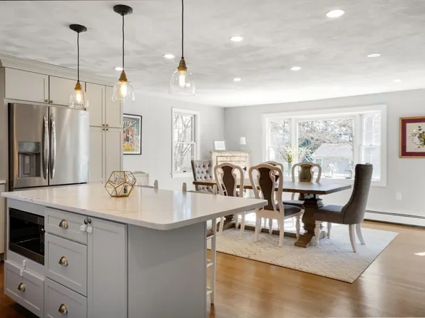 11 Sweet Grass Ln, Holliston, MA 01746