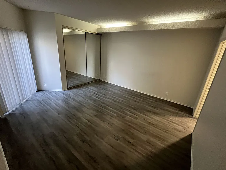 747 Gayley Ave — Photo 18