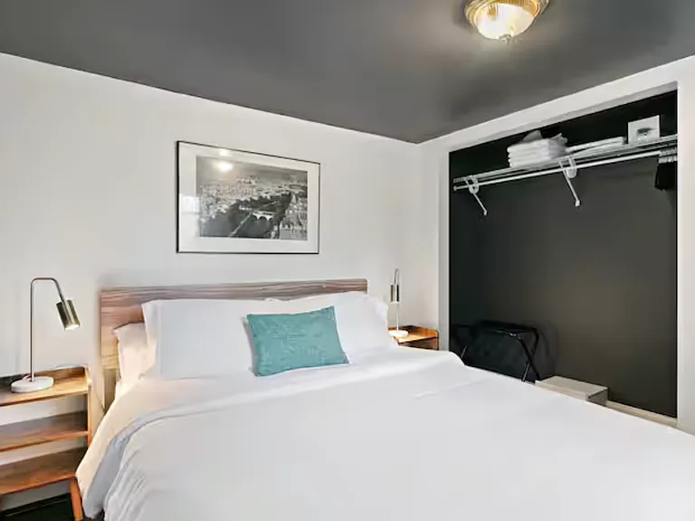 1364 Catalpa Dr #4 — Photo 5