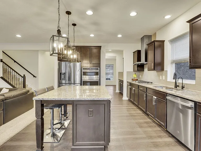 694 Dewmar Dr — Photo 12