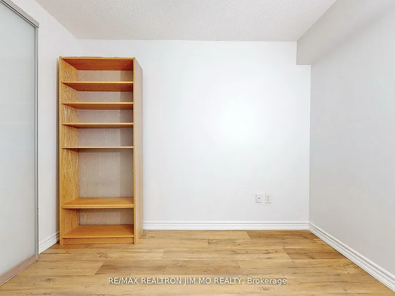 386 Yonge St #2508 — Photo 24