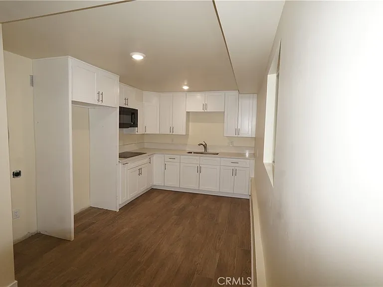 448 W 41st Pl #3/4 — Photo 16