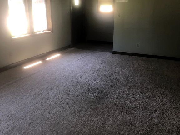 3rd image of 611 W 21st St