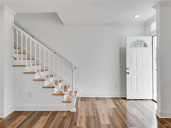 5th image of 428 Hunt Ave N