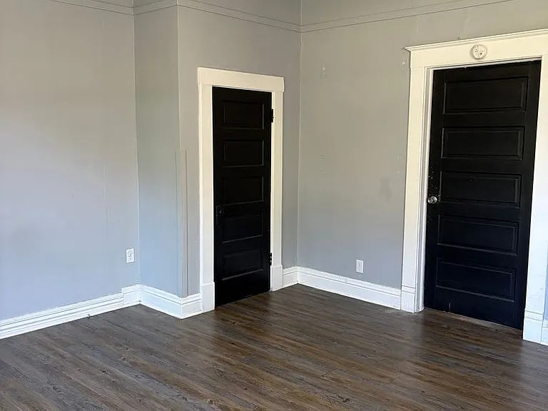 724 W Elm St — Photo 48