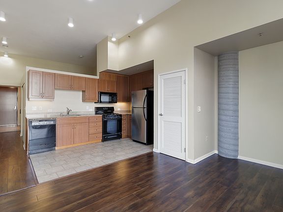 4th image of 5855 Horton St APT 405