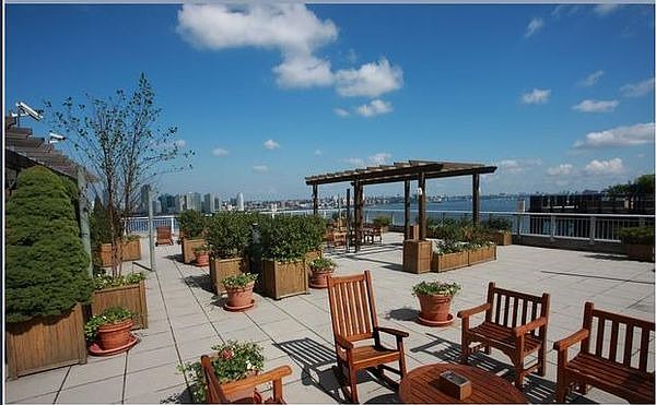 ROOF TERRACE