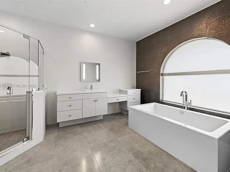 552 Palm Dr — Photo 34
