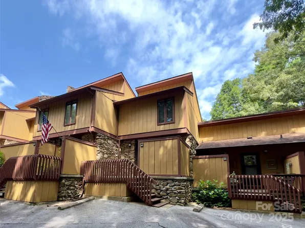 122 Colony Dr, Arden, NC 28704