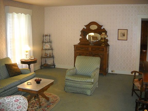 2nd image of 304 Elm St