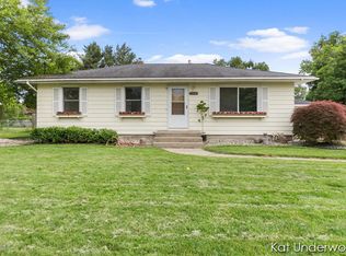 1282 Beechwood Dr, Jenison, MI 49428