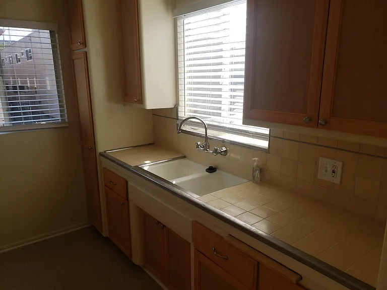 4824 Coliseum St #8 — Photo 6