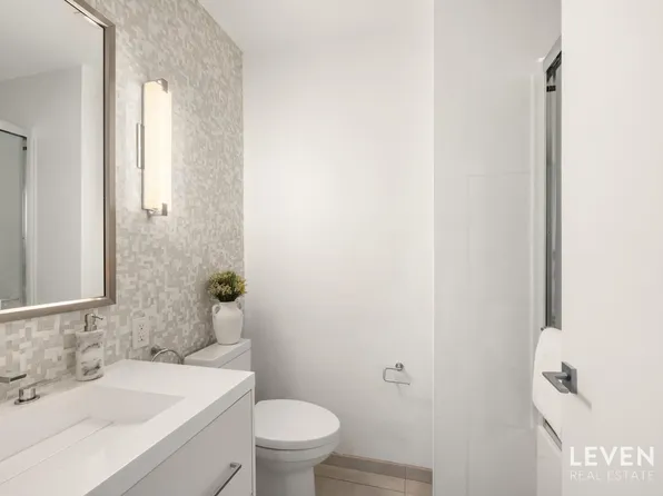 235 East 55th Street image 15 of 17