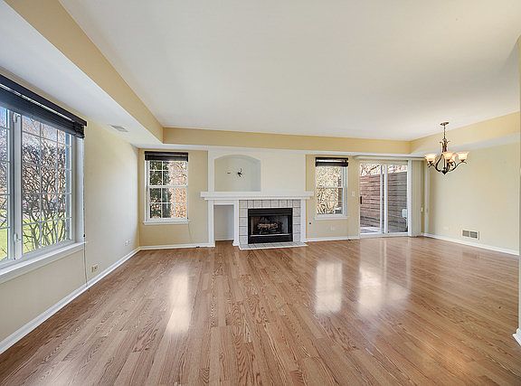 3rd image of 13911 S Cambridge Cir