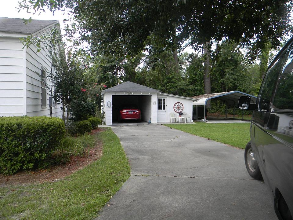 2nd image of 851 3rd St