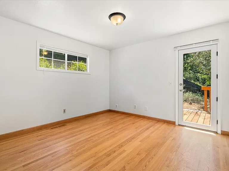 930 Valley View Dr — Photo 19