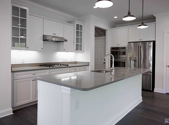 3rd image of 100 Aspen Dr
