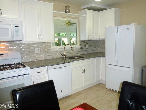 3rd image of 14608 Woodcrest Dr