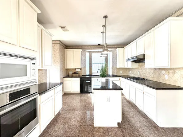 1916 Lake Winds Dr, Missouri City, TX 77459