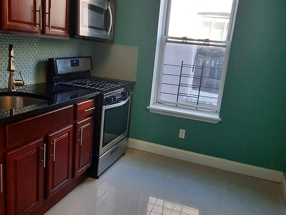 2nd image of 1050 Manor Ave Floor 2