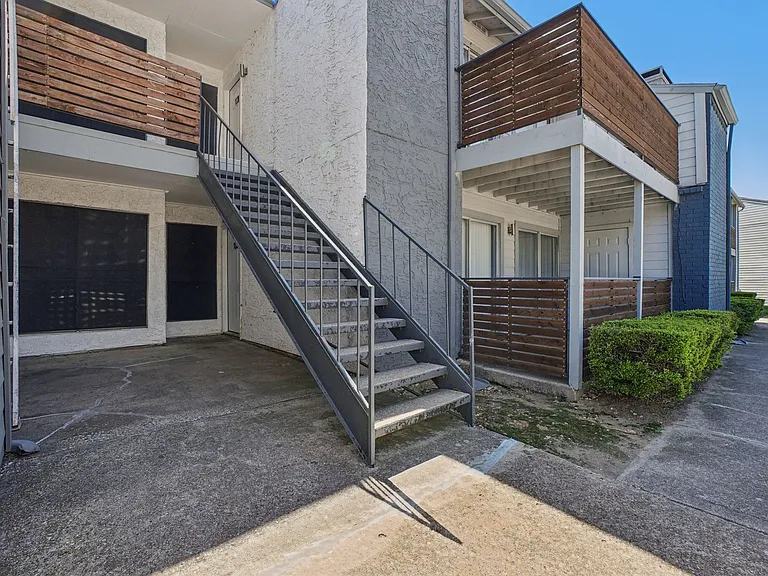 Don't Miss Out Biltmore Homes Leasing Fast — Photo 68