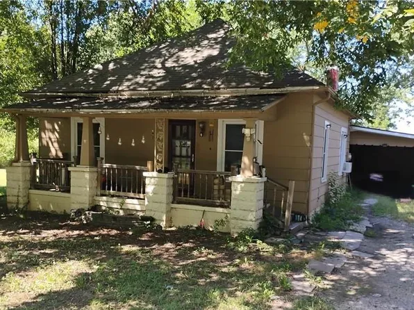 104 W Carlton St, Frontenac, KS 66763