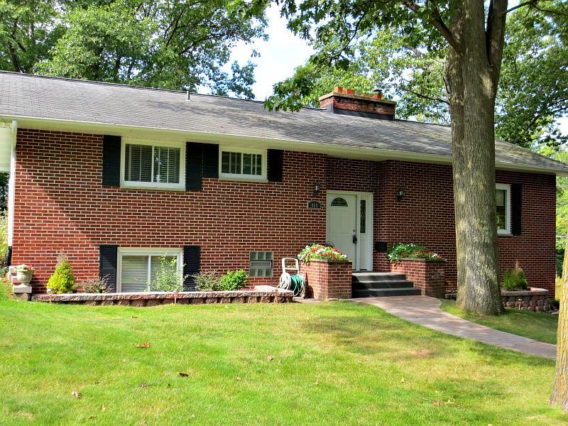 1st image of 409 Bluff Ave