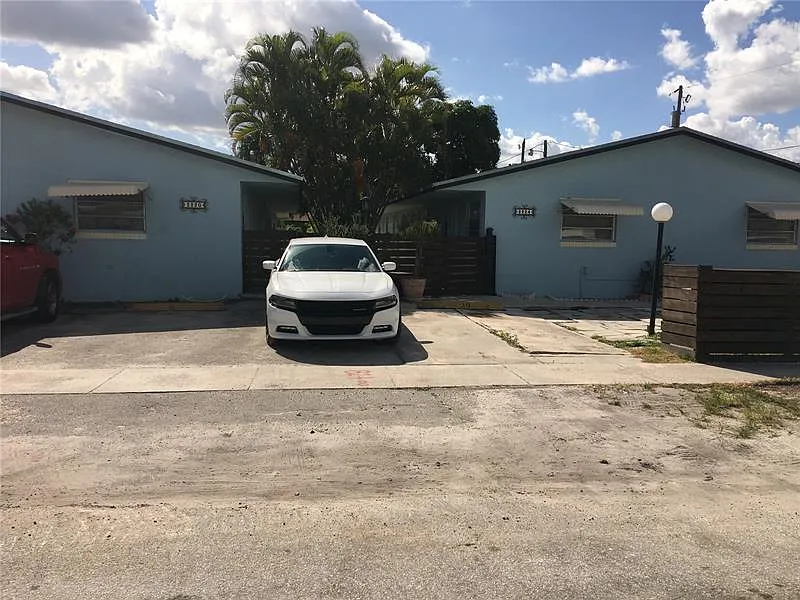 Building Photo - 2220 N 19th Ave #8