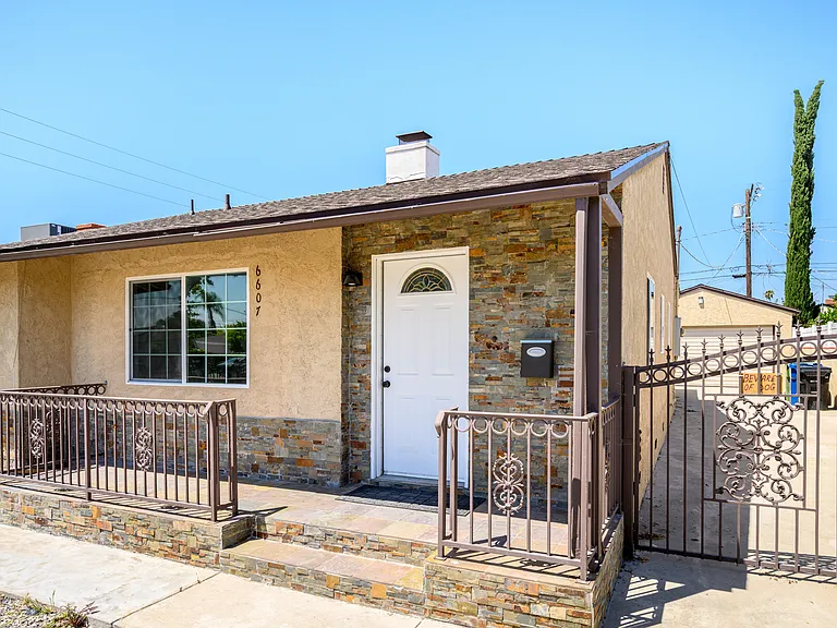 6607 Riverton Ave — Photo 2