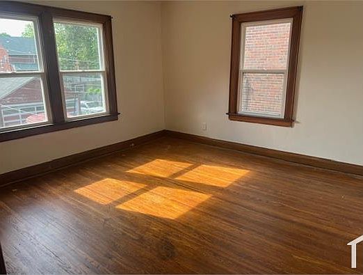 3rd image of 935 Lilley Ave