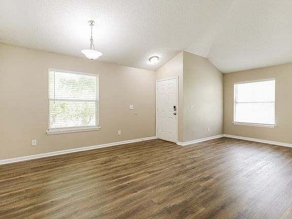 5th image of 1094 Moosehead Dr